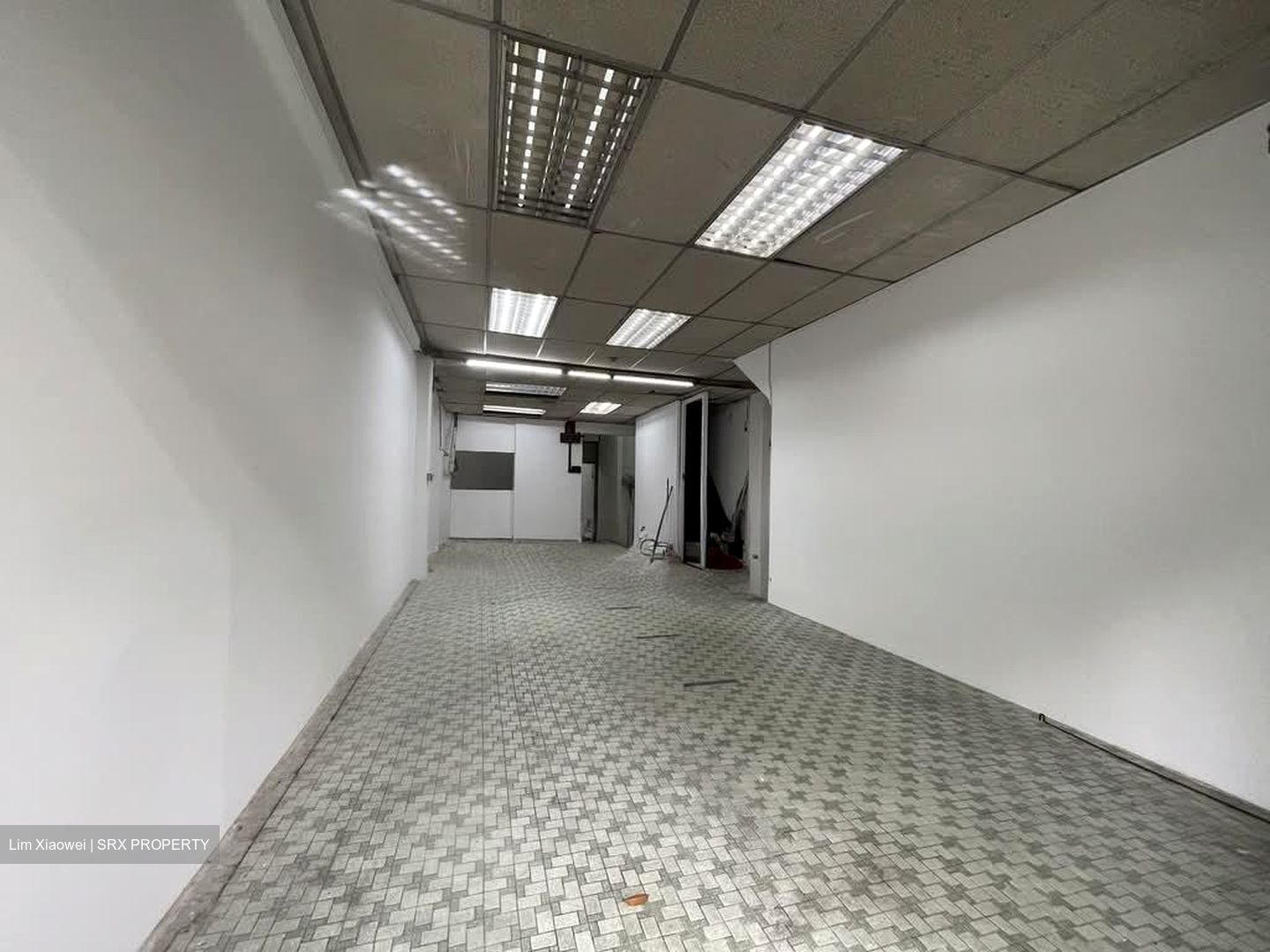Kitchener Road (D8), Office #544191811